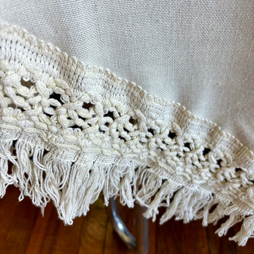 Vintage Round Cream Tablecloth Crochet Fringe Boho Cottage Decor - Picture 9 of 9